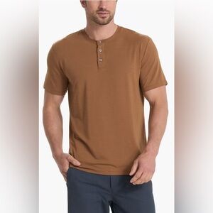 Men’s Vuori Linear Henley Short Sleeve Shirt size L